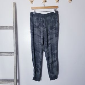SPLENDID CAMO JOGGERS WITH POCKETS SIZE MEDIUM